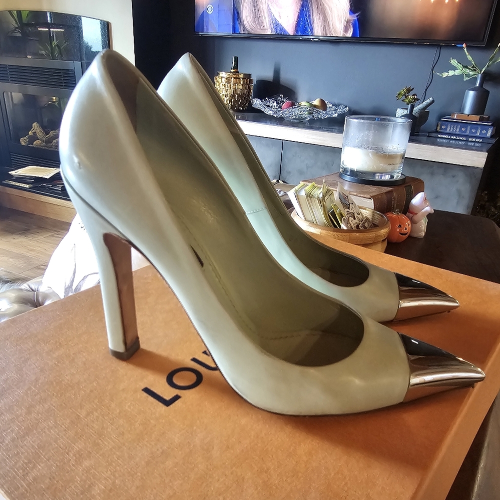 Louis Vuitton Mint Green Pumps Size 36
